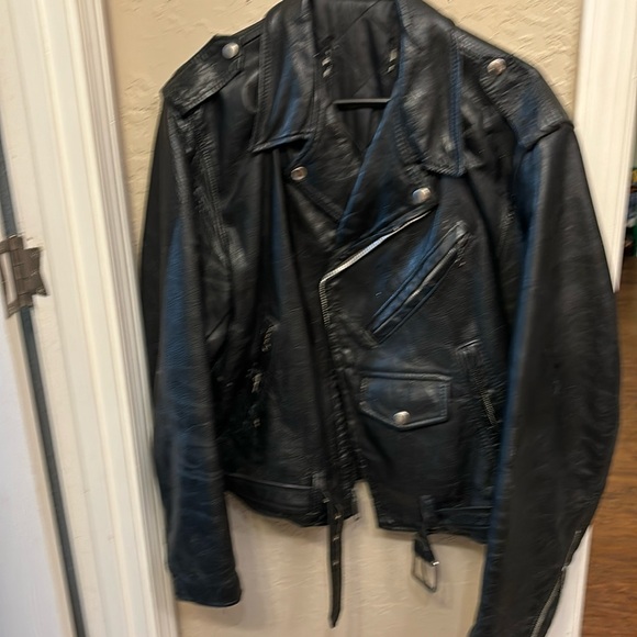 Vintage Harley Davidson jacket has some miles in it,something splattered on it - Picture 1 of 7